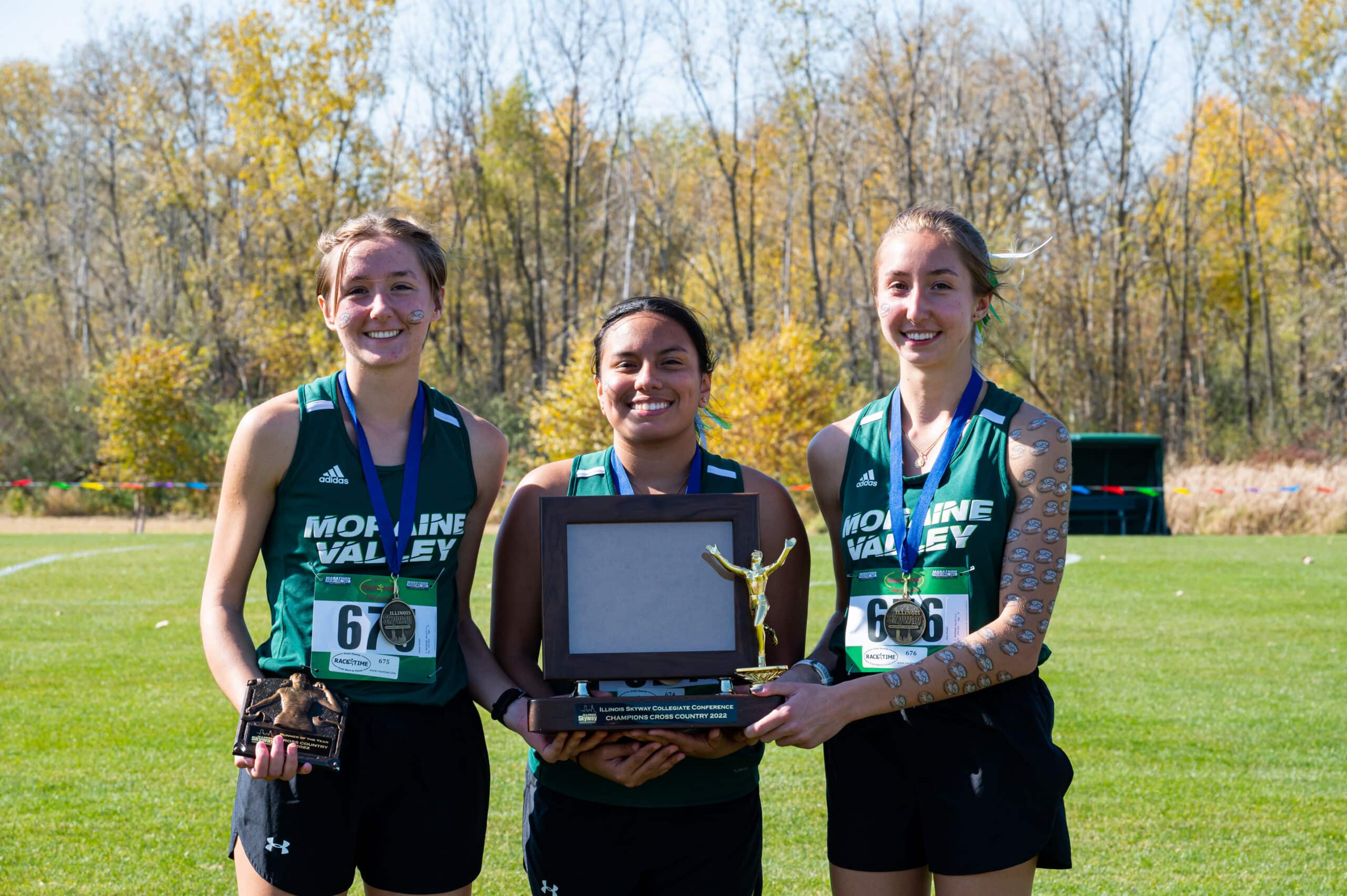 2022 MVCC Women's XC smiles for a photo