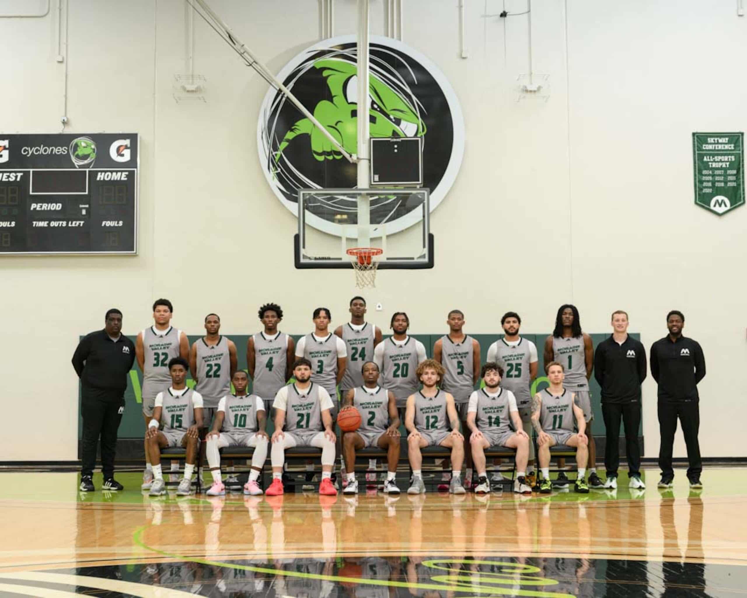 The 2023-24 Moraine Valley Community College men’s basketball team.