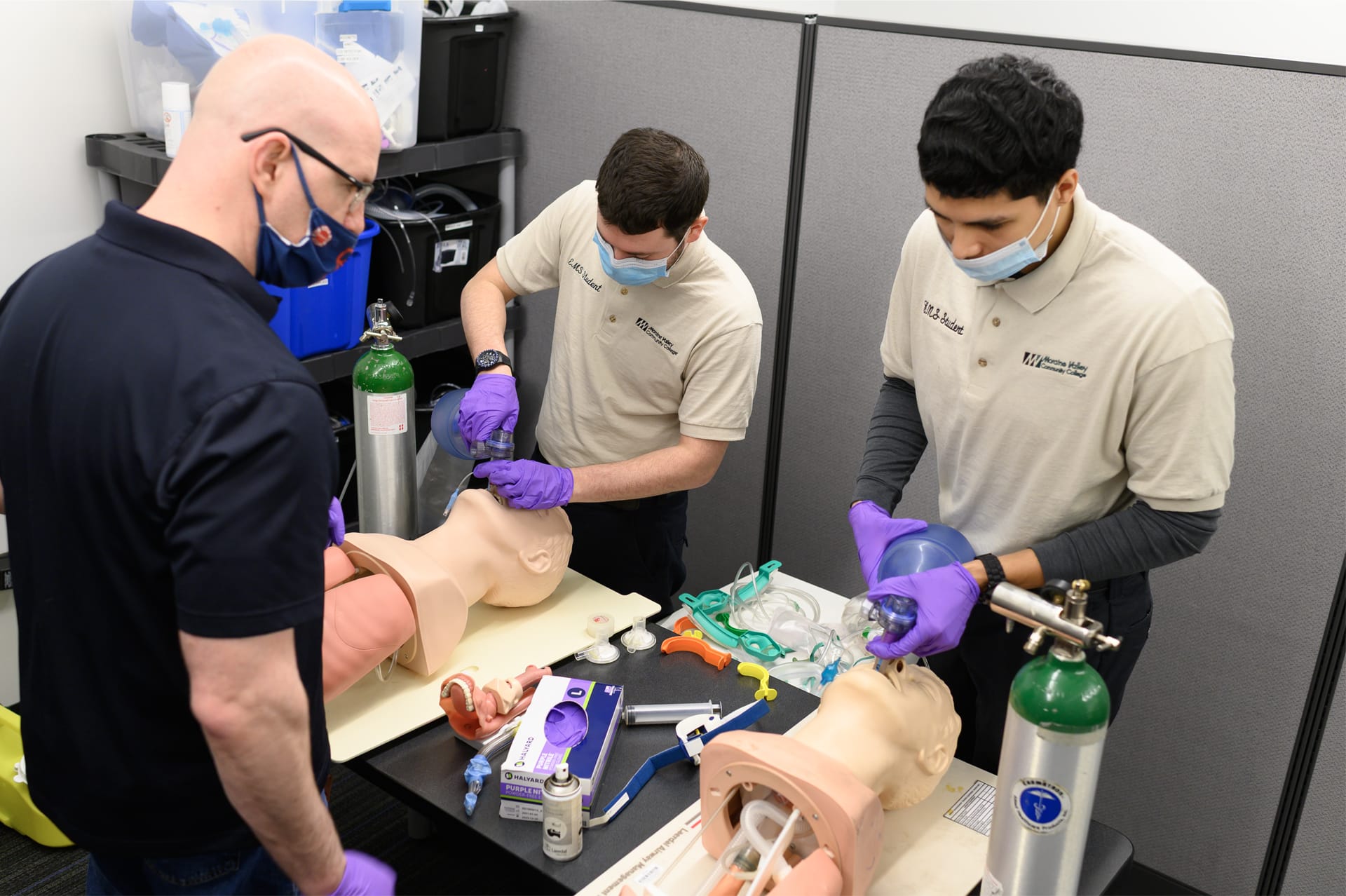 Students practicing intubation 